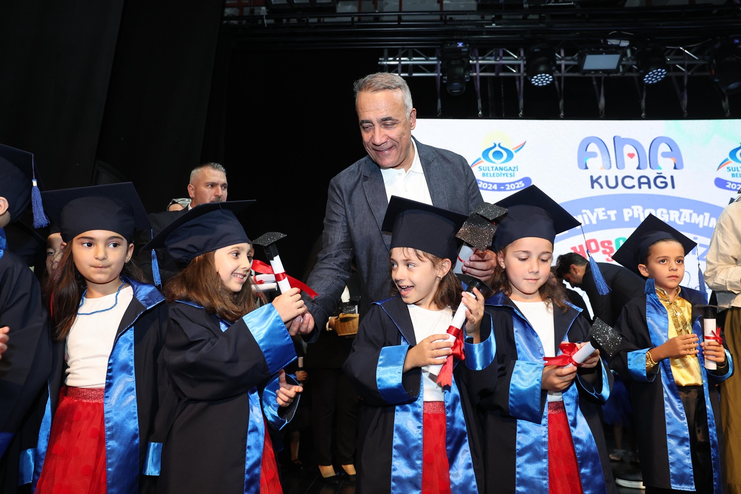  Ana Kucağı’nda Mezuniyet Heyecanı