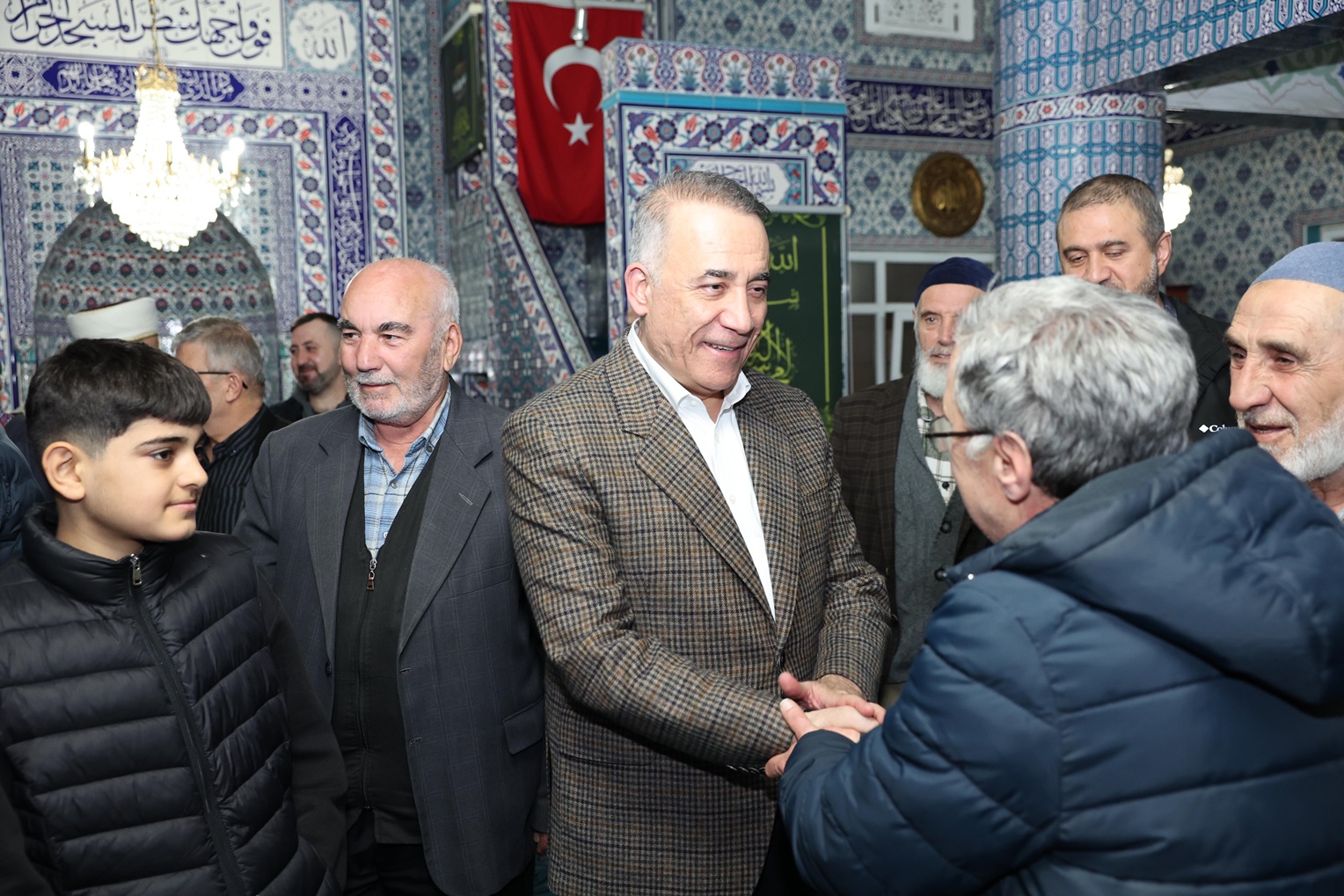 Başkan Dursun Teravih Namazında Komşularıyla Buluşuyor