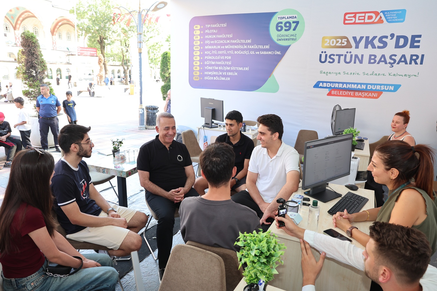 Başkan Dursun Tercih Çadırında Öğrencilerle Buluştu