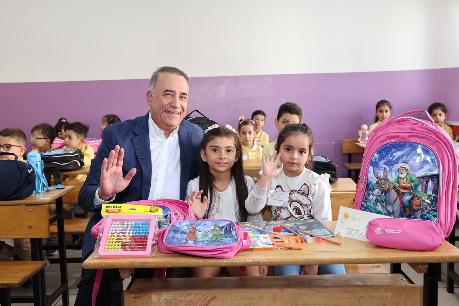  Sultangazi Belediyesi’nden 15 Bin Öğrenciye Kırtasiye Desteği
