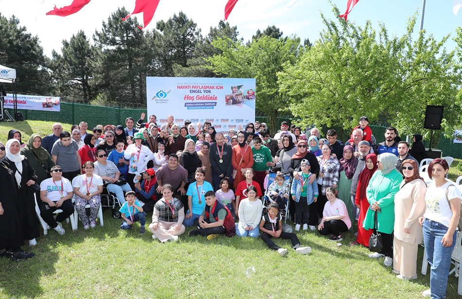 Sultangazi Belediyesi’nden Engelli Birey ve Aileleri için Eğlenceli Piknik