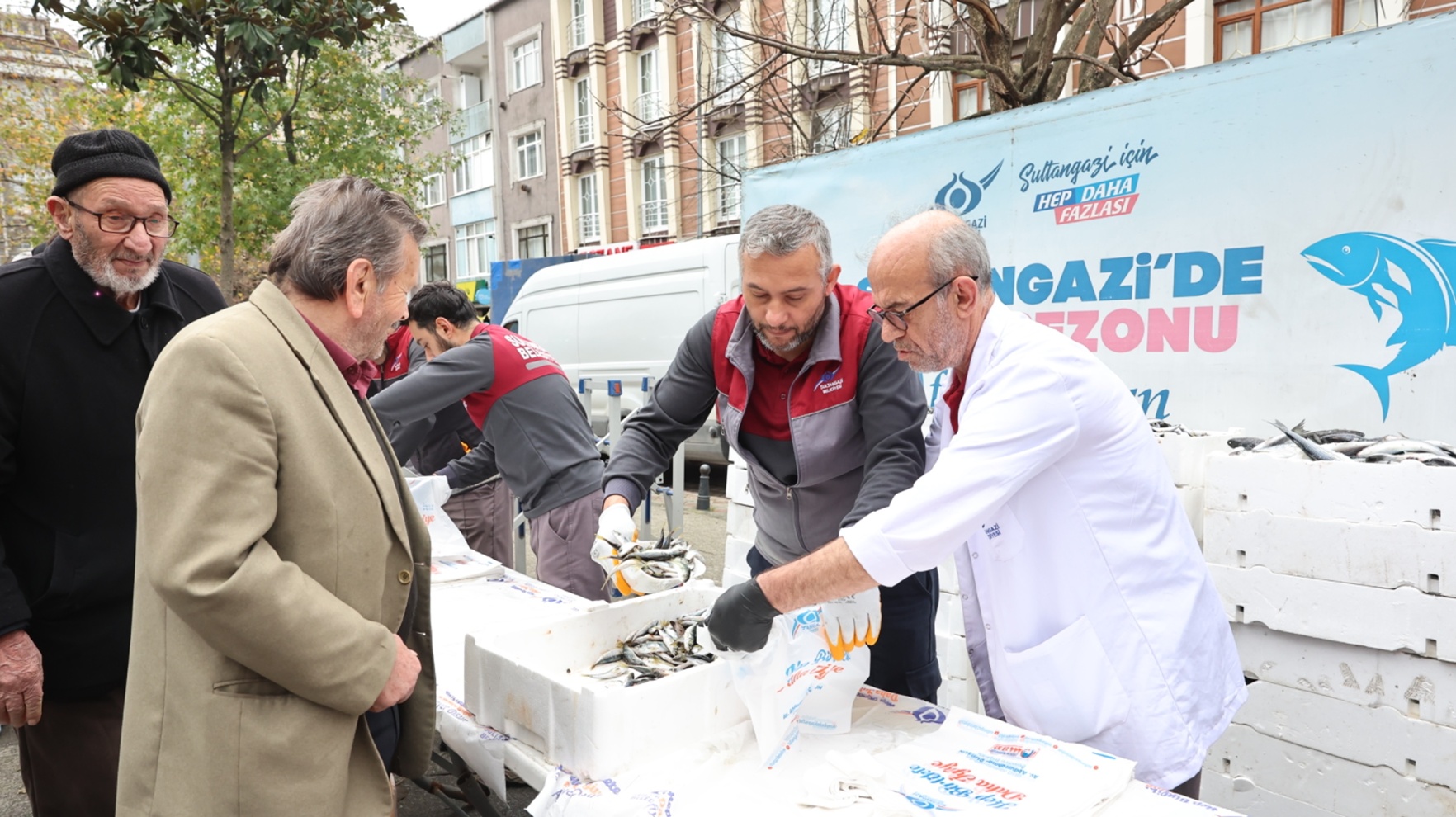 Sultangazi Belediyesi’nden Ücretsiz Balık Dağıtımı!