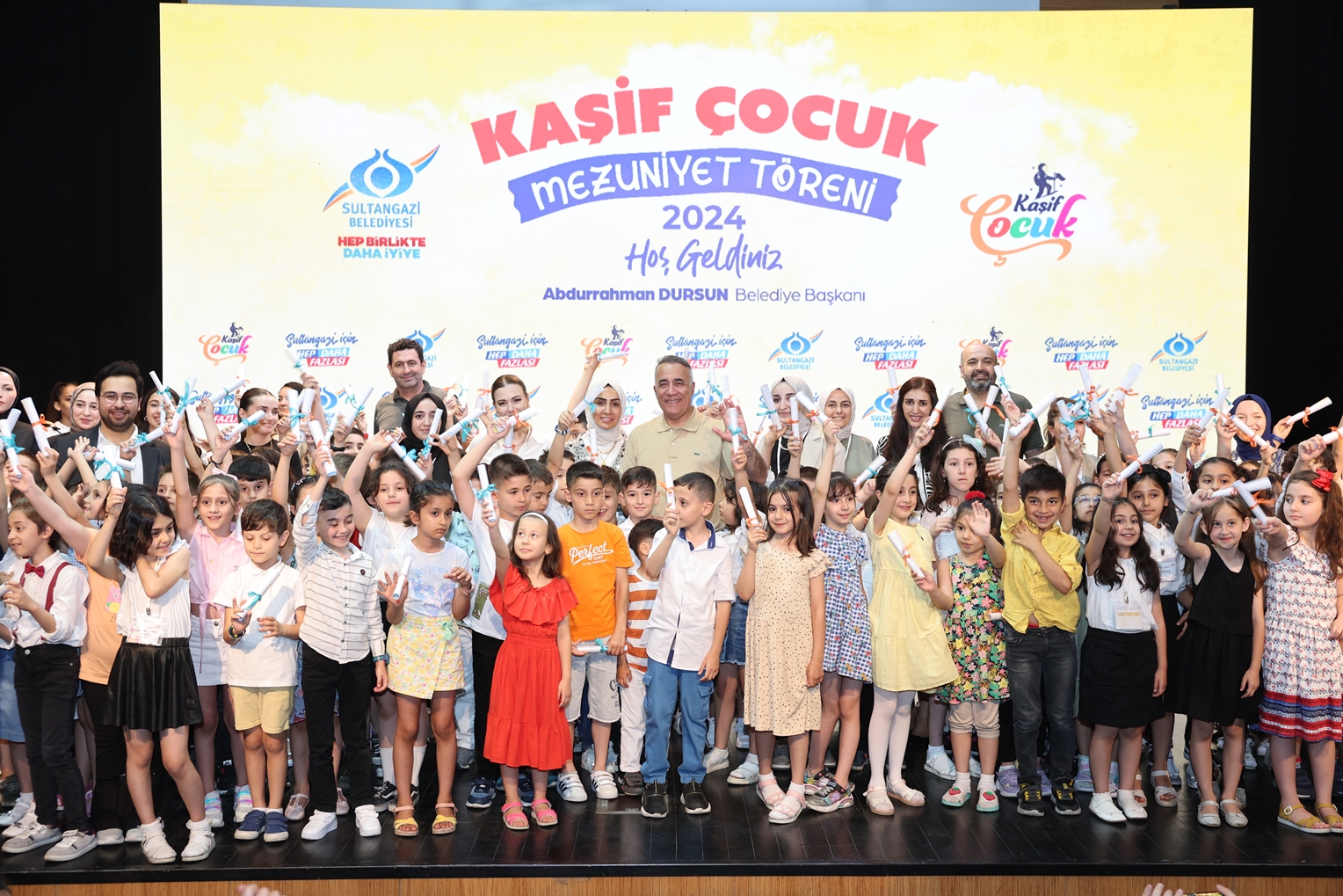 Sultangazi Belediyesi'nin Kaşif Çocukları Mezun Oluyor