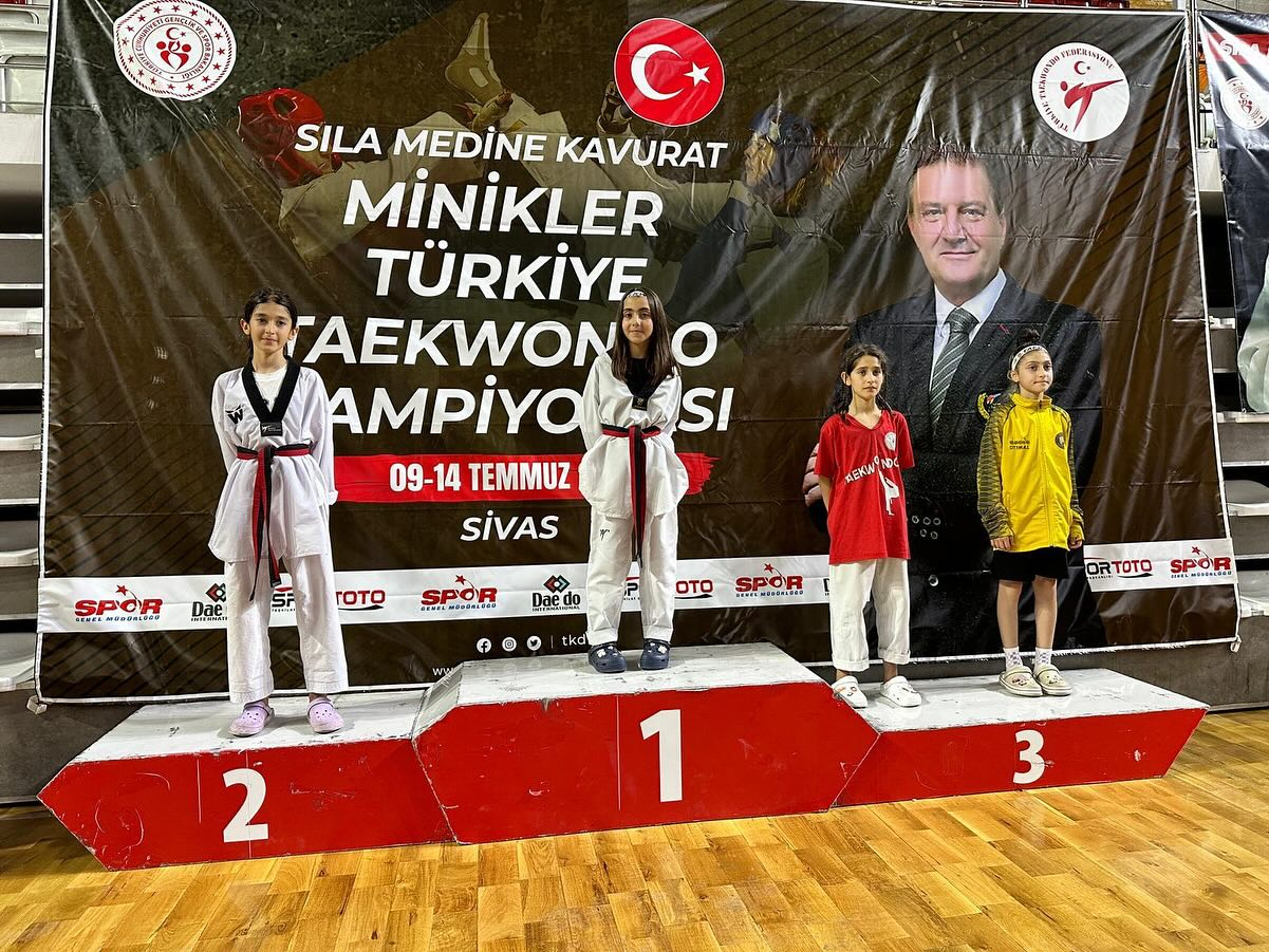 Sultangazi Spor Kulübü Sporcularından Büyük Başarı! 1 müsabaka 4 şampiyon!