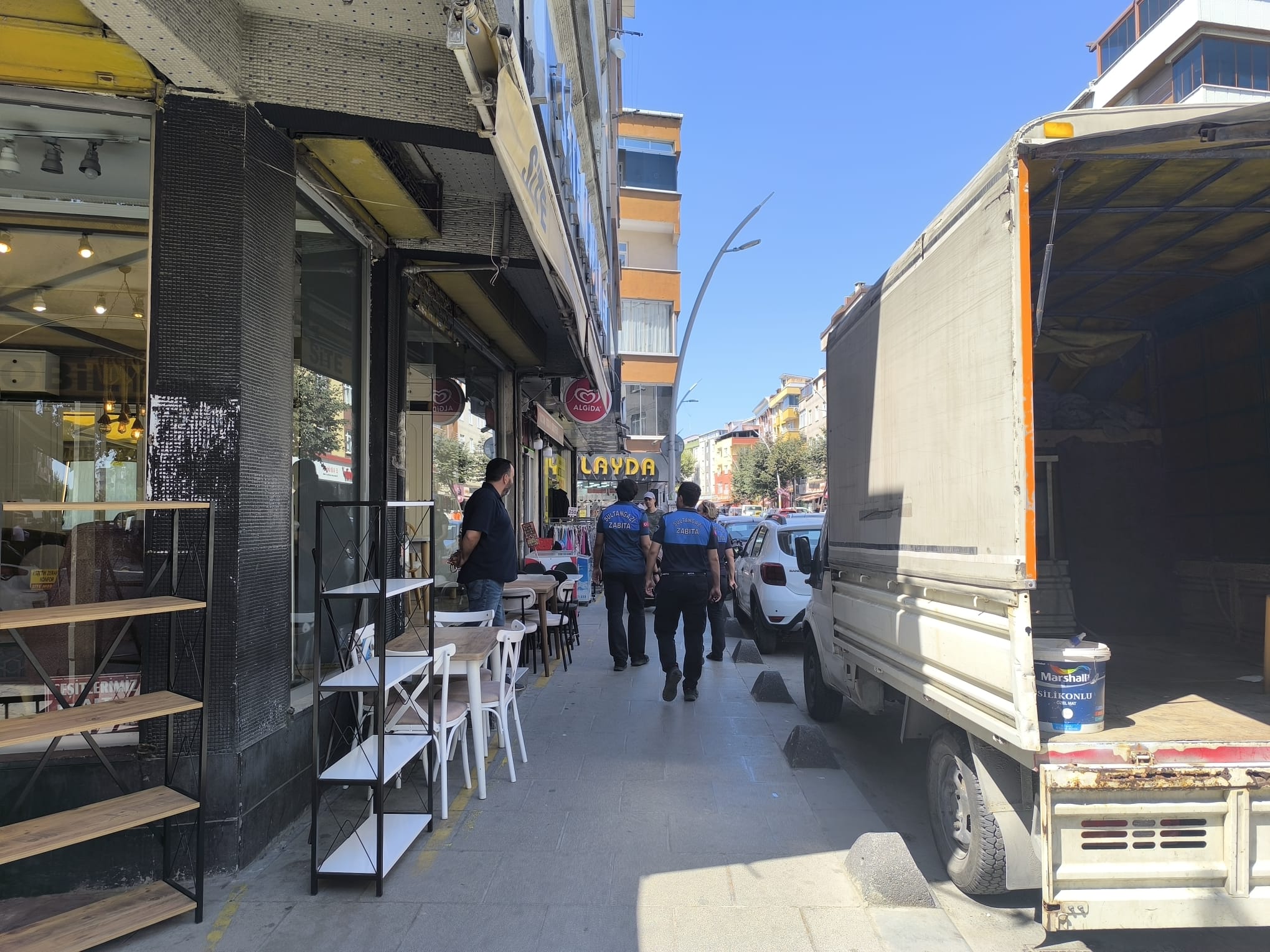 Sultangazili Zabıtalardan Kaldırım İşgaline Geçit Yok