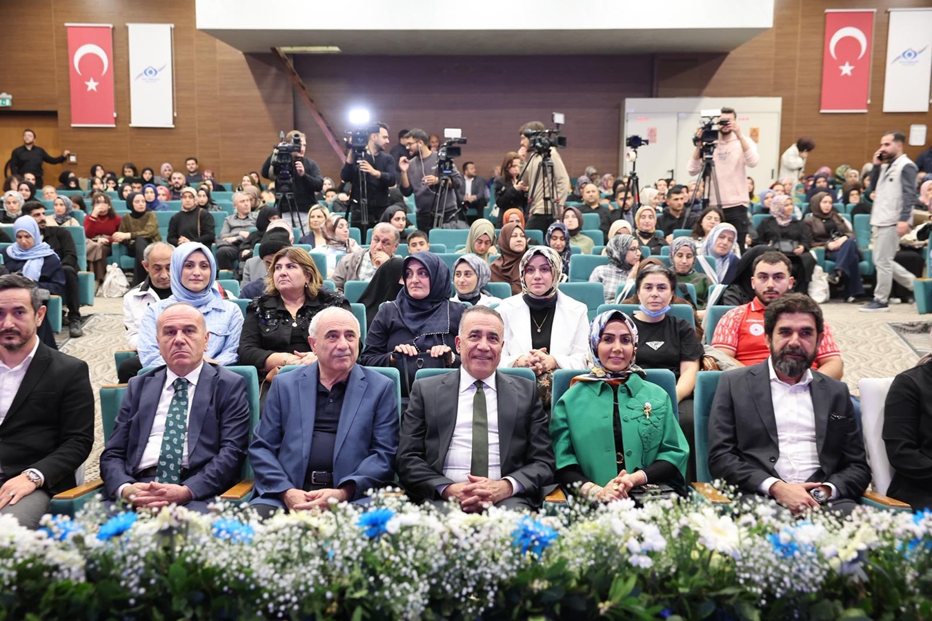  Yavuz Bülent Bakiler Kültür, Sanat ve Edebiyat Sezonu’na Görkemli Açılış