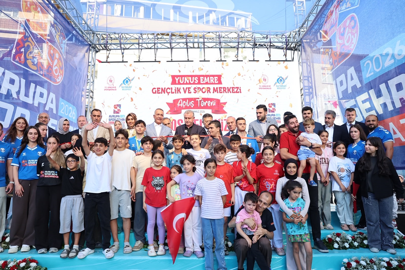 Yunus Emre Gençlik ve Spor Merkezi’ne Görkemli Açılış