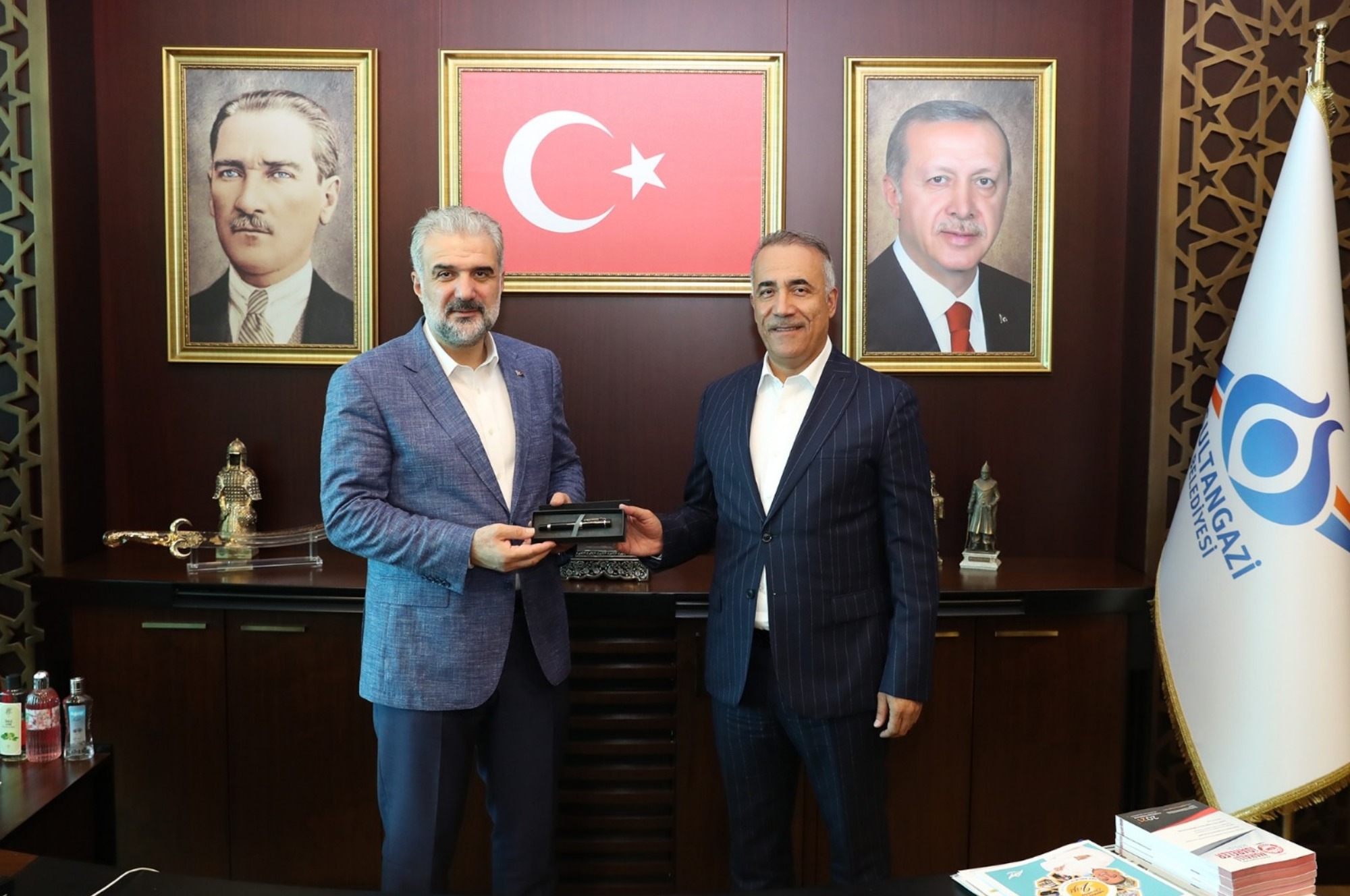 AK Parti İstanbul İl Başkanı Osman Nuri Kabaktepe, Sultangazi Belediyesi'ni Ziyaret Etti