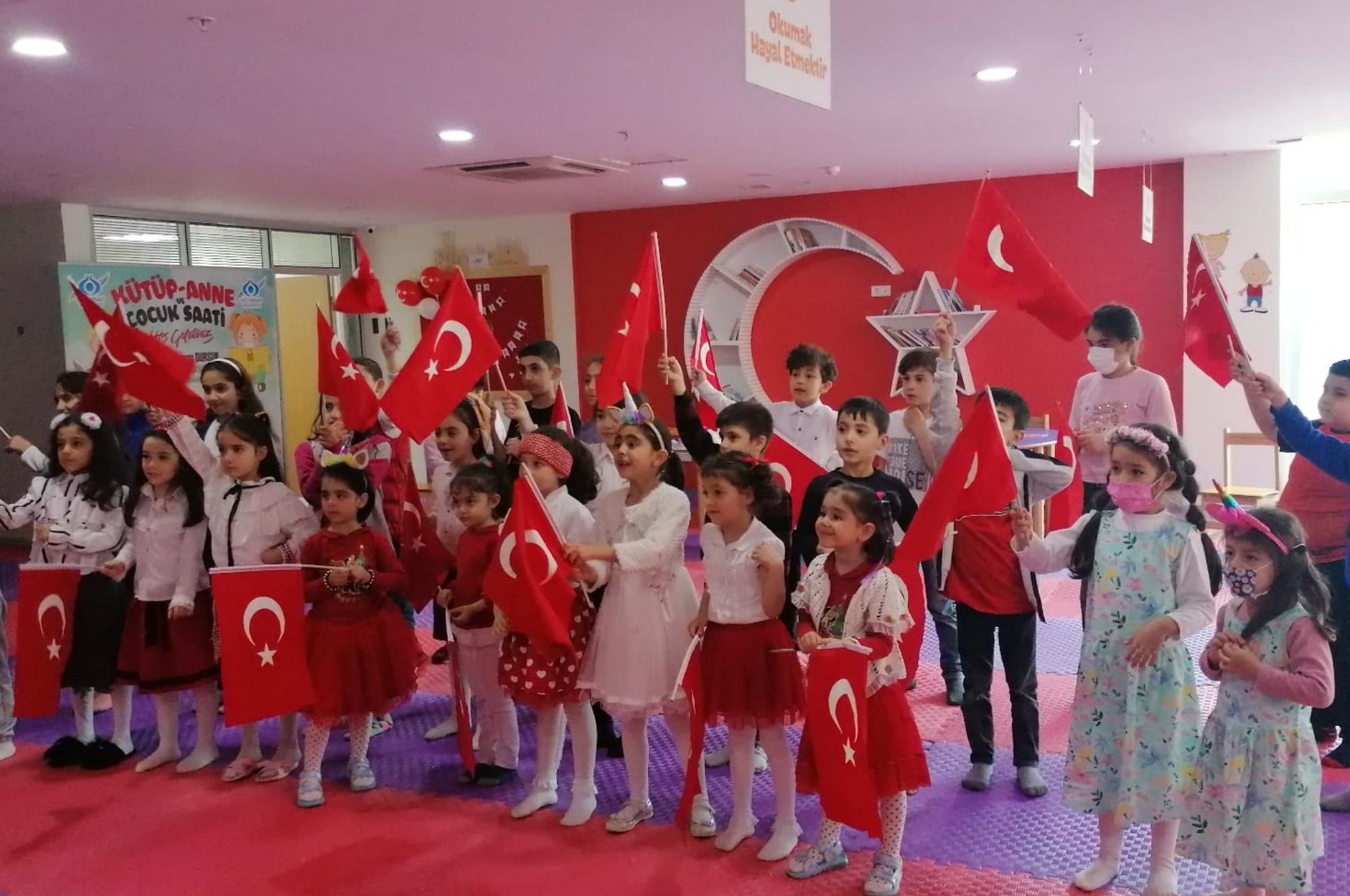 Sultangazi Belediyesi’nden çocuklara 23 Nisan hediyesi