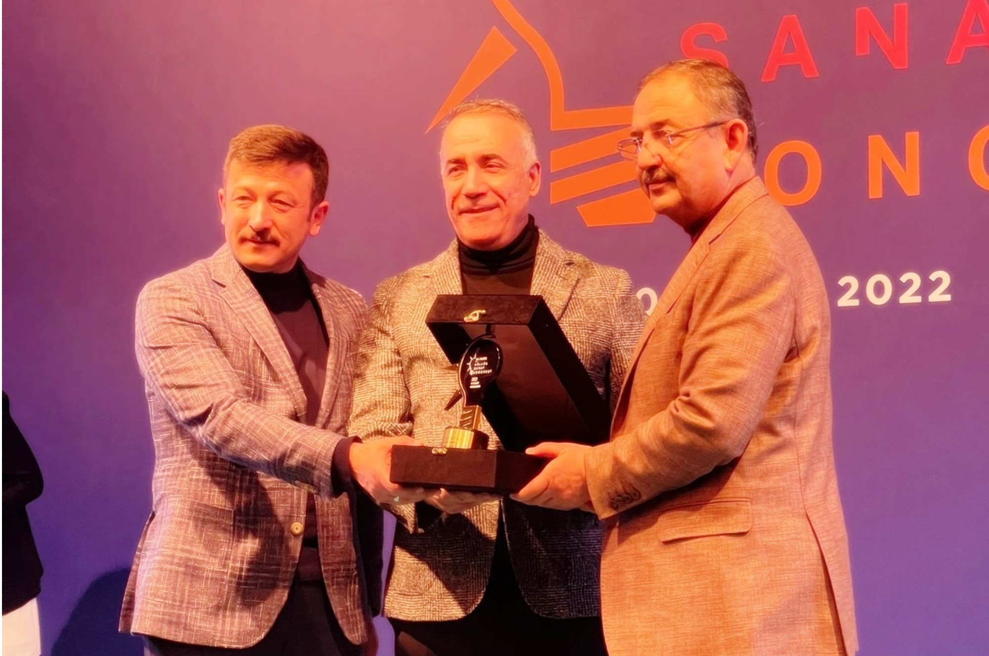 Sultangazi Belediyesi, Yılın En İyi Kültür ve Sanat Sezonu Ödülünü Aldı