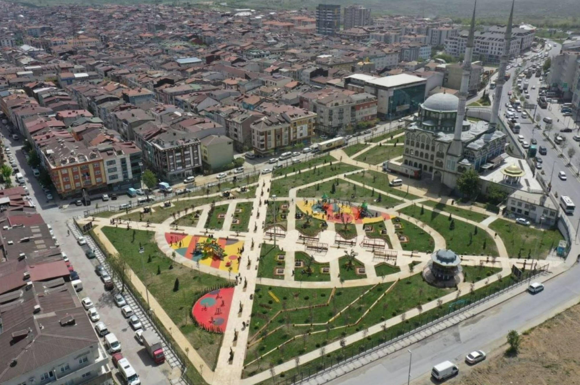 Sultangazi’de Fazlı Hayırlıoğlu Parkı Hizmete Açıldı