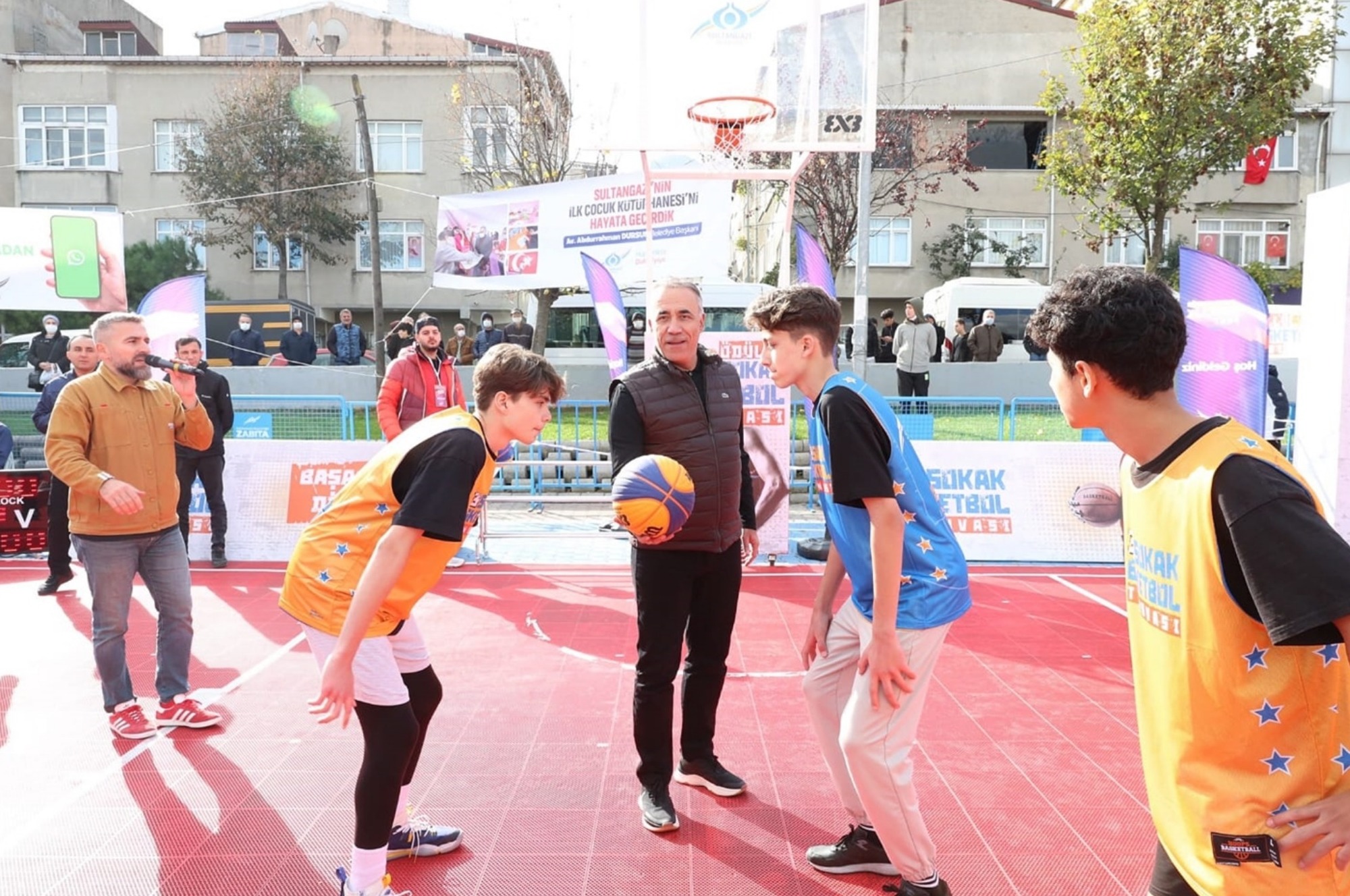 Sultangazi’de gençler üç gün boyunca eğlenceye doyacak  ‘Sultanşehir Gençlik FEST’ başladı