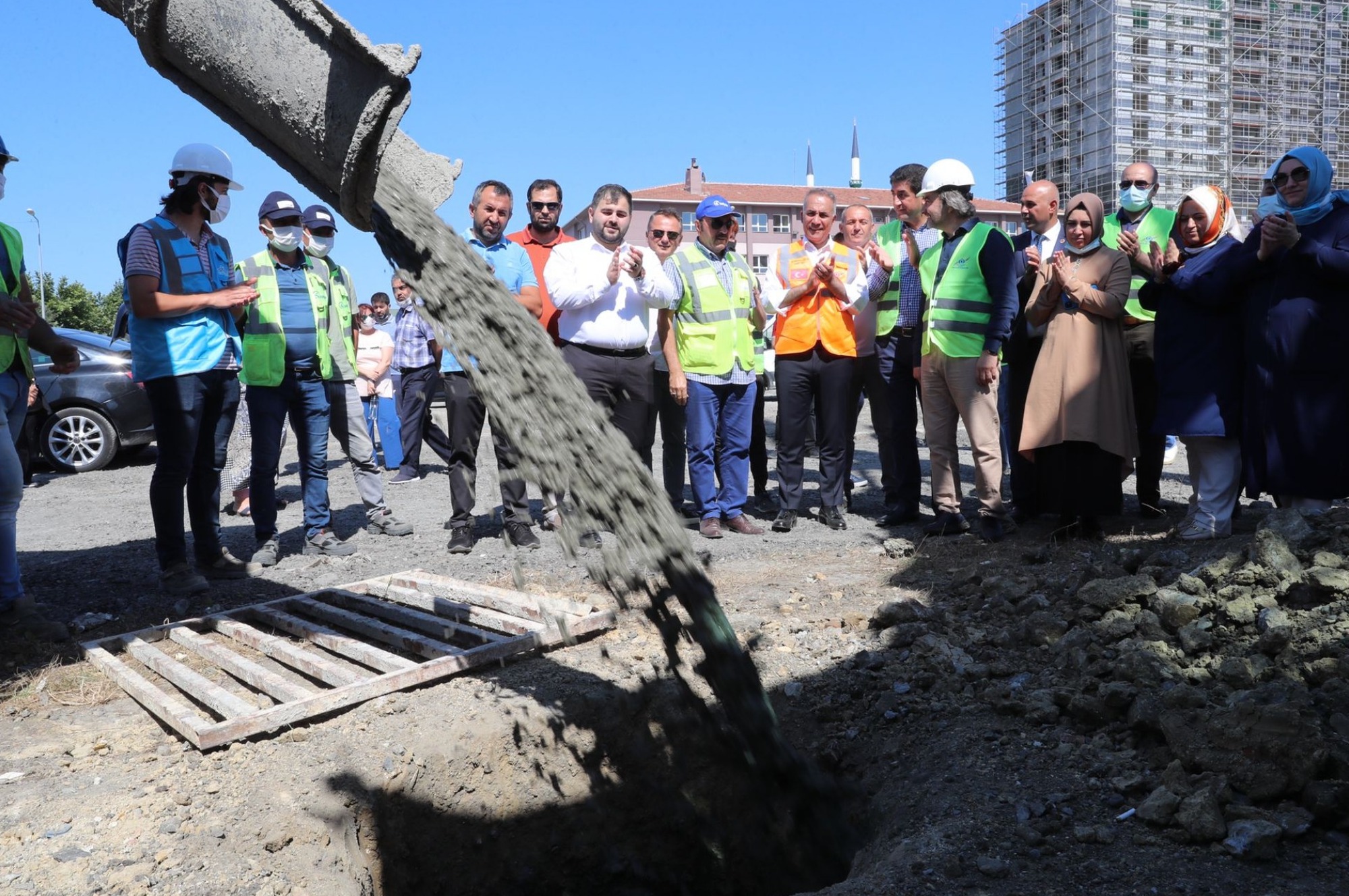 Sultangazi’de Su Baskınlarına Kesin Çözüm Cebeci Mahallesi’nde 'Yağmur Suyu Kanalı'nın temeli atıldı